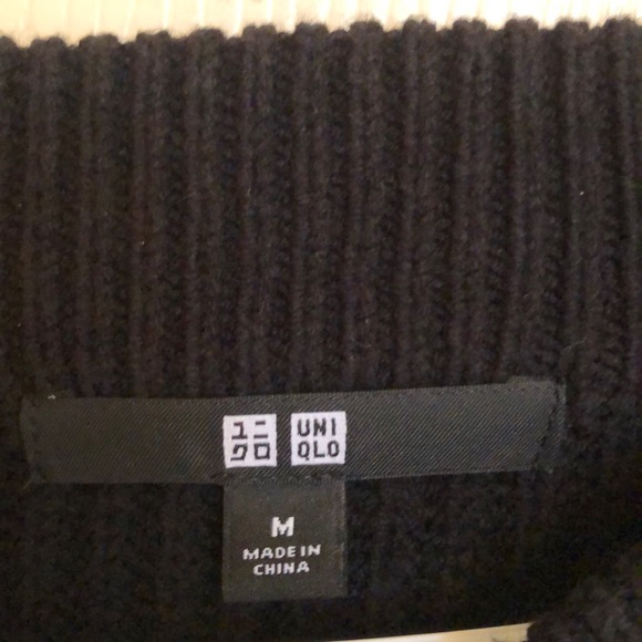 Uniqlo Medium Black V Neck Sweater - Picture 3 of 4